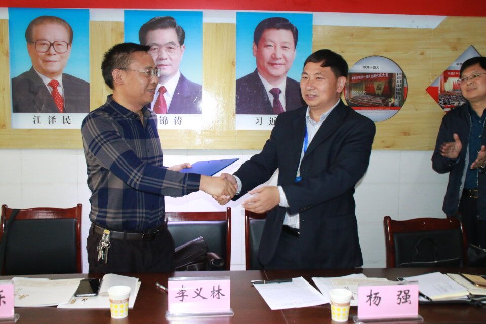 beat365官网登录中文与岳池县东湖公司举行实习基地签约仪式3